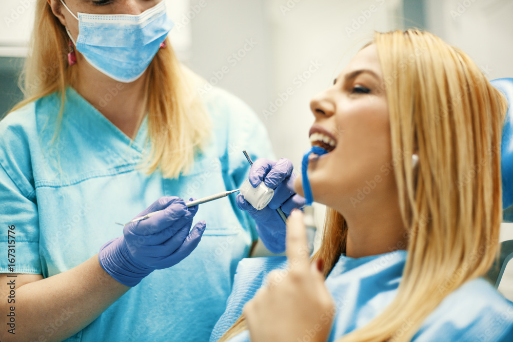 Wall mural Woman in Dentist Office