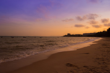 Fototapeta na wymiar The evening sky by the beach