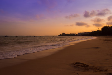 Fototapeta na wymiar The evening sky by the beach