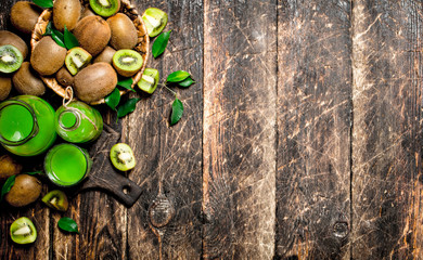 The fresh juice of kiwi.