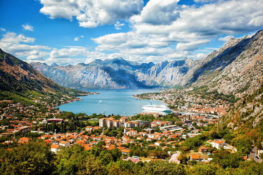 Fototapeta Kotor w piękny letni dzień, Czarnogóra