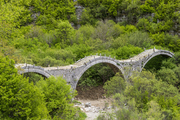 Fototapeta premium Kalogeriko triple arched stone bridge