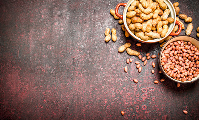 Peanuts in a bowl. O