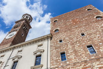 Fototapeta na wymiar Tower in Verona (Torre Dei Lamberti)