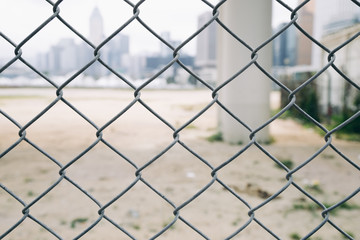 Fototapeta premium Wire fence with Hong kong cityscape
