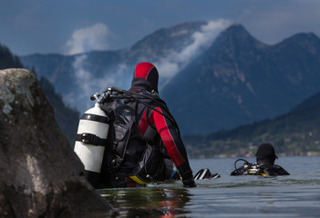 Divers entering water in mountain lake © Budimir Jevtic