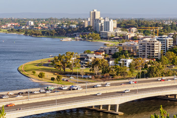 Obraz premium Narrows Bridge, Swan River and South Perth Esplanade photographed from Kings Park - Perth, WA, Australia
