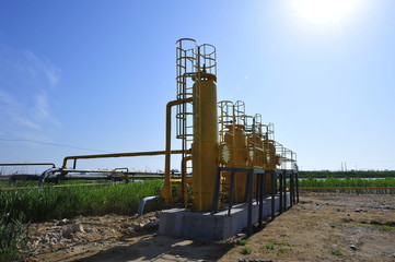 Obraz premium The pipe and valve oil fields