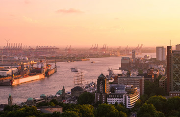 Naklejka premium Cityscape of hamburg at sunset