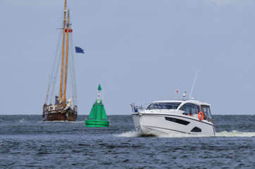 MOTORBOAT - Fast boat on a cruise on the sea © Wojciech Wrzesień