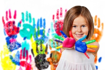 Obraz na płótnie Canvas Child with painted hand.