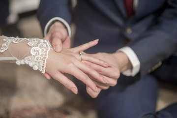 Obraz na płótnie Canvas wedding rings in wedding ceremony