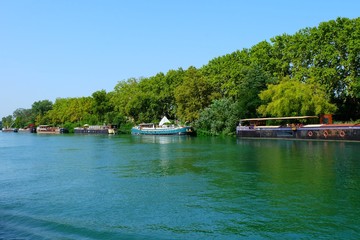 Fototapeta na wymiar Avignon, Rhone River