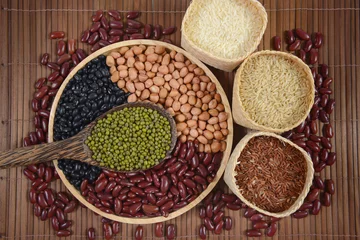 Foto op Canvas Cereal grains and Seeds beans(Black Bean, Red Bean, Peanut, Mung Bean, Thai Jasmine Rice, Brown Rice and White Rice) useful for health in wood spoons on wood background. © Sakrapee Nopparat