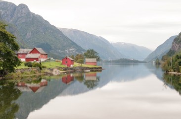 Fototapeta na wymiar Red houses at lake in Norway