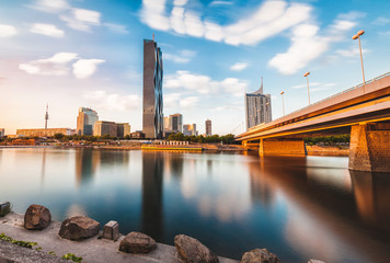 Obraz premium Vienna skyline on the Danube river