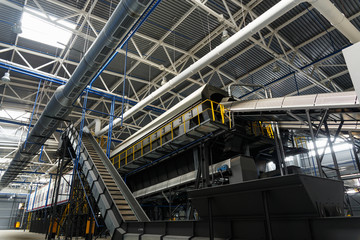 Central conveyor of the waste sorting plant.