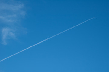 large twin jet and vapor fuel trail