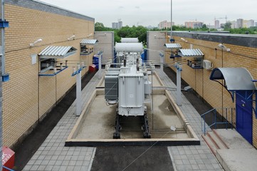 The high voltage transformer