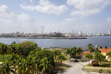 Fototapeta premium Blick über Havanna auf Kuba von einer Festung, Karibik