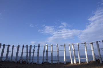 Wei&szlig;er Zaun am Meer
