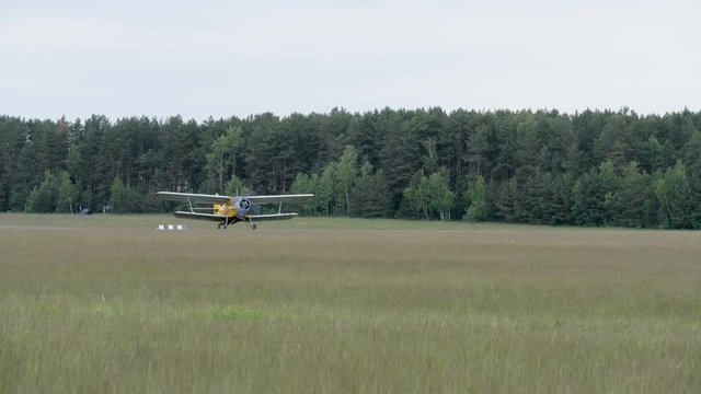 The plane lands on the landing - slowmotion 60fps