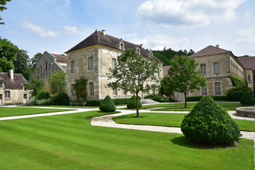 Fototapeta na wymiar Jardins de l'abbaye royale cistercienne de Fontenay en Bourgogne, France