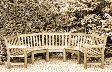 round parkbench