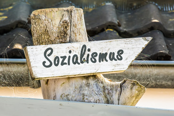Schild 247 - Sozialismus