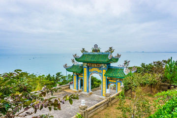 Fototapeta premium Landscapes of pagoda gate view to sea