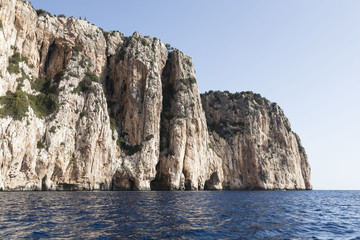 Fototapeta na wymiar Italien Sardinien Steileklippen Küste