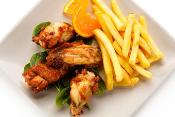 Grilled chicken nuggets and vegetables