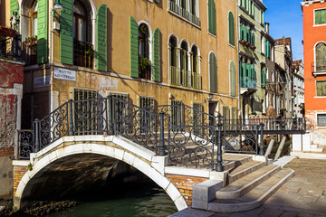 Obraz na płótnie Canvas Bridge over a canal in Venice, Italy