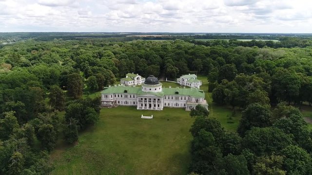 Palace and park Tarnowski in Kachanovka
