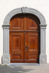 Portal der Kirche St. Georg und Jakobus in Isny / Allgäu, Deutschland