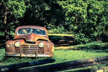 rusty oldtimer car front