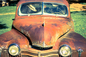 rusty oldtimer car front
