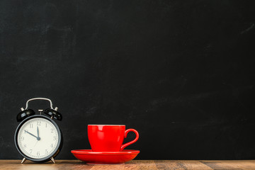 Obraz na płótnie Canvas retro black alarm clock with red coffee cup set