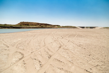 Fototapeta na wymiar Car track on the sand in the desert