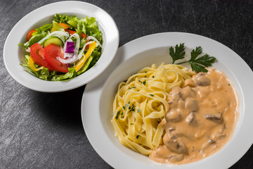 ビーフストロガノフ　beef stroganoff