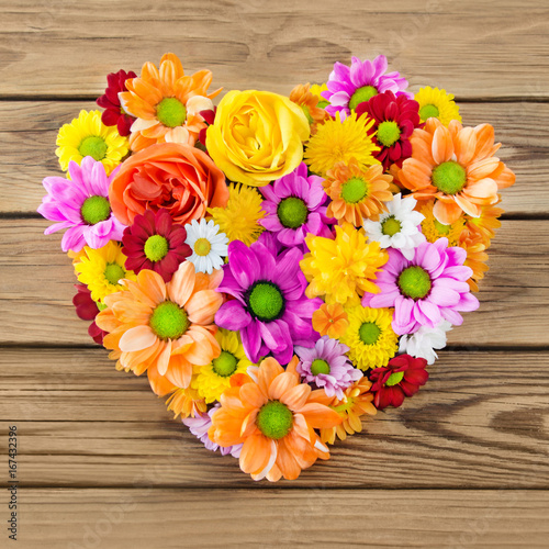 "Herz aus Blumen" Stockfotos und lizenzfreie Bilder auf Fotolia.com