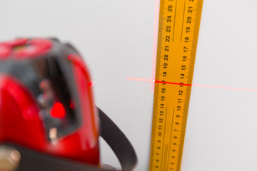 Laser level measuring tool