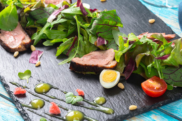 vegetable salad with grilled meat