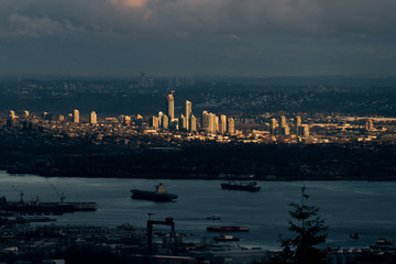 Naklejka premium Vancouver downtown in morning light from sunrise