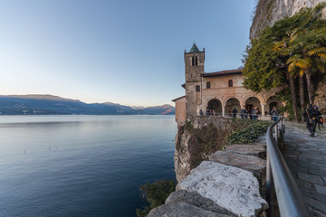 Fototapeta na wymiar L'Eremo di Santa Caterina del Sasso, Lago Maggiore, Leggiuno, Verese, Lombardia, Italia