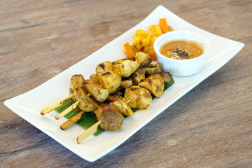 Pleurotus Eryngii Satay (King Oyster Mushroom) served with peanut sauce and pickles.