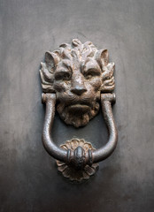 knok knok on the door 