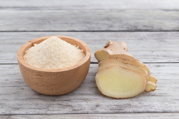 Fresh ginger root and ground ginger spice