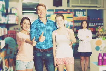 Family with girl teenager holding thumbs up
