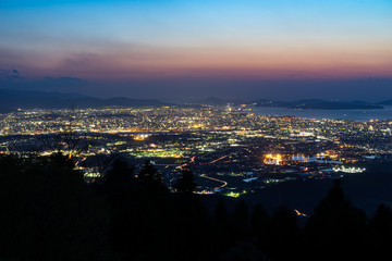Fototapeta premium Nightview of Fukuoka City at dusk in Fukuoka, Japan (福岡市街夜景)